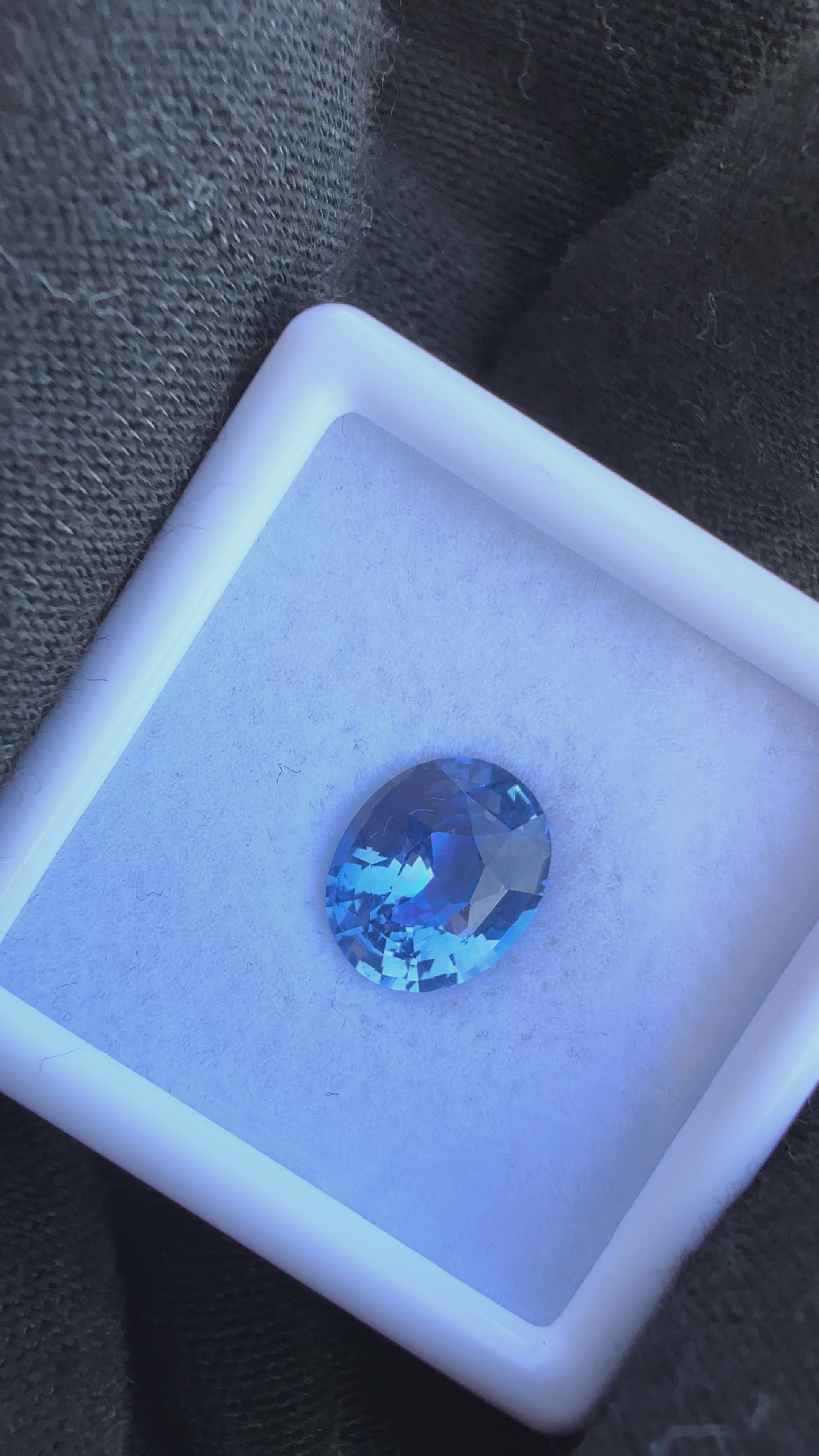 Load video: 2.49ct Unheated Cornflower Blue Sapphire